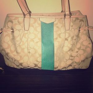 Coach Purse Medium Beige